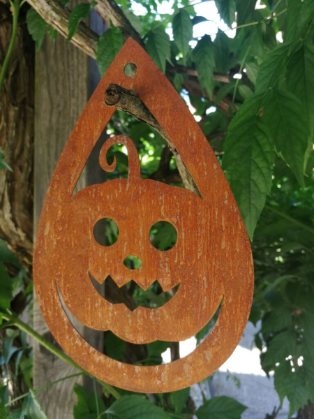 Edelrost Halloween Hänger Kürbis lachend, tropfenform