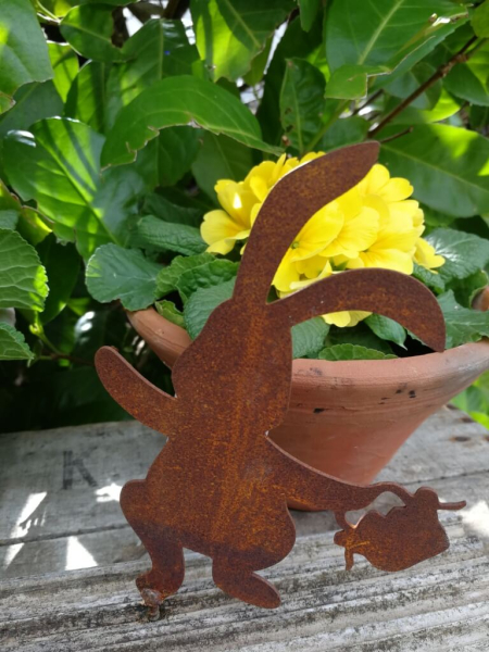 Edelrost Hase Paul mit Korb zum Schrauben