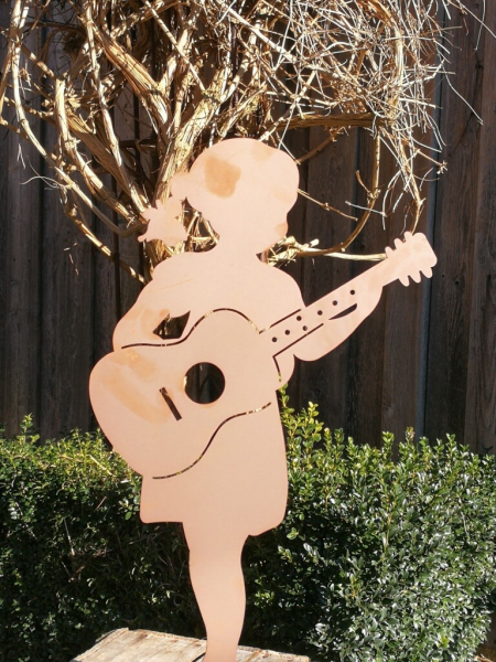Edelrost Dekofigur Mädchen mit Gitarre