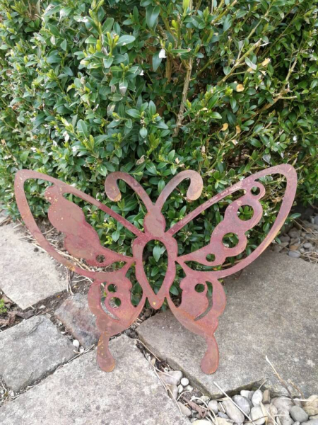 Edelrost Schmetterling Charlotte mit Löcher