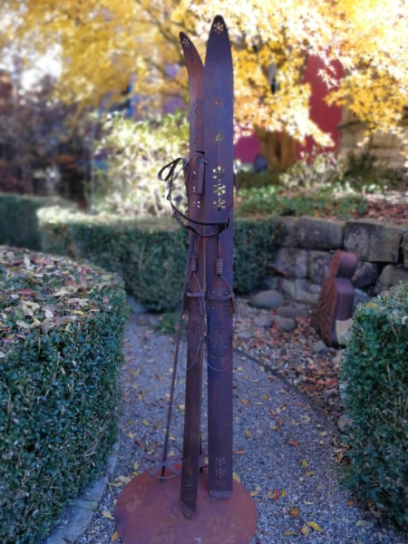 Edelrost Skiständer mit Stock und Brille