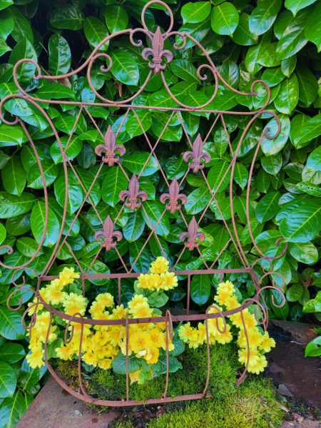 Edelrost Wandjardiniere mit Lilien, groß