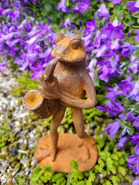 Gusseisen Frosch Herbert mit Saxophon