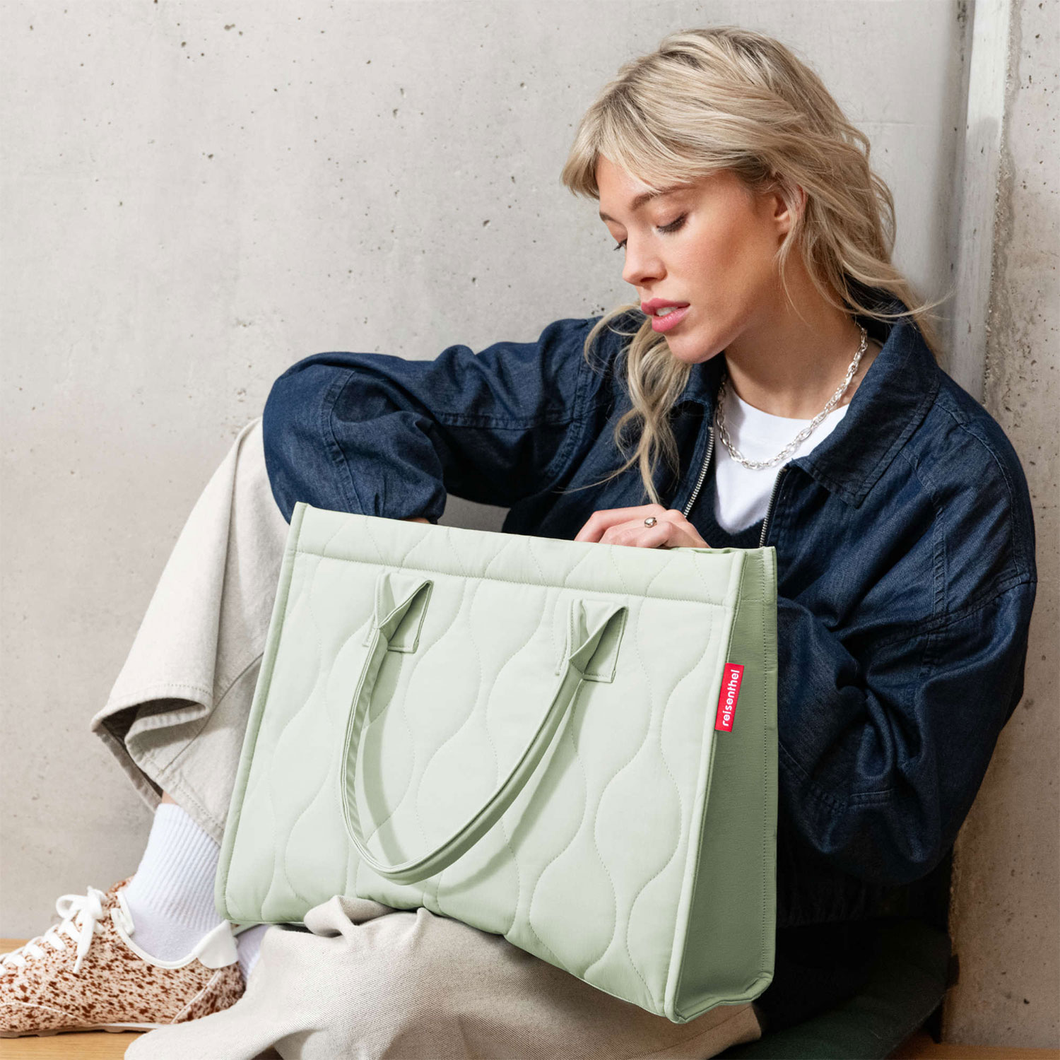 reisenthel daily shopper puffer iced matcha 14L - Einkaufstasche hellgrün stabil handlich