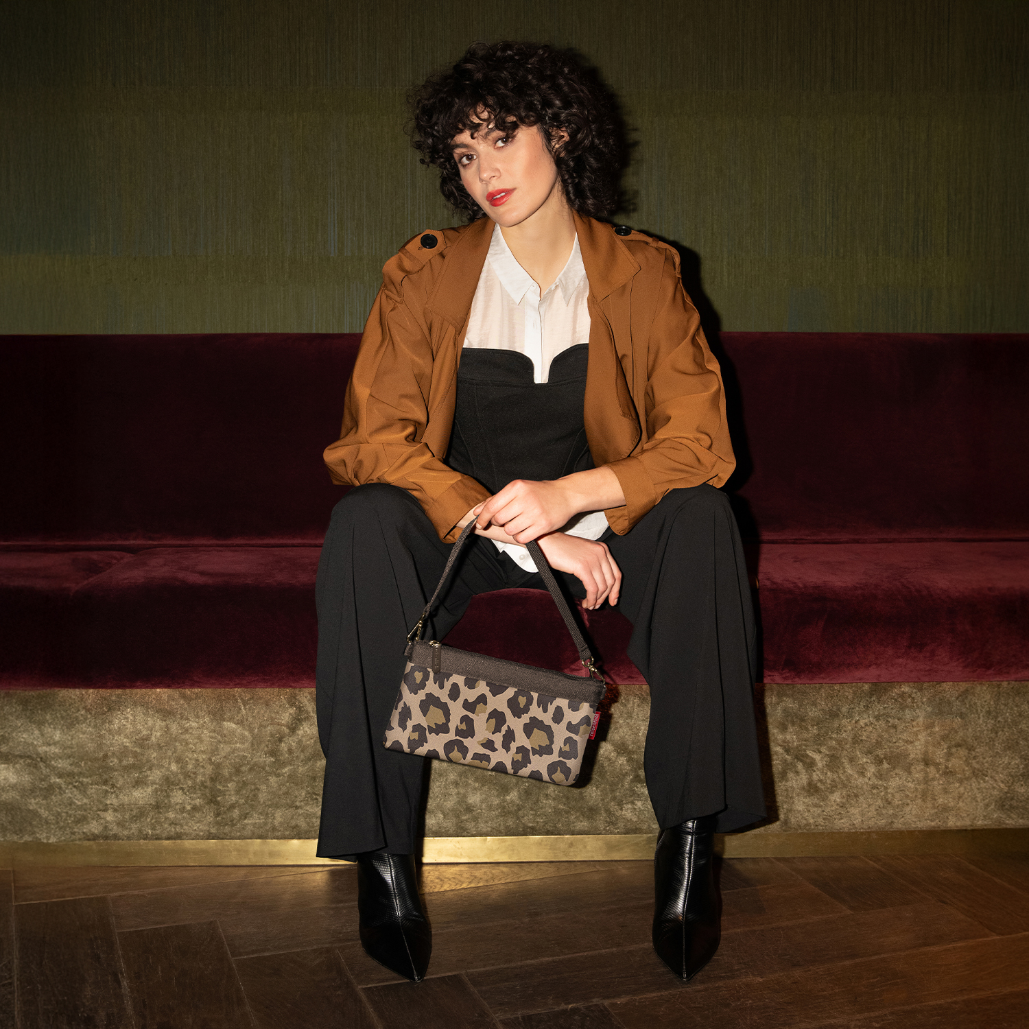 reisenthel mini pouch Leo Macchiato mini bag beige Plüsch 26x15x1 cm - Portemonee