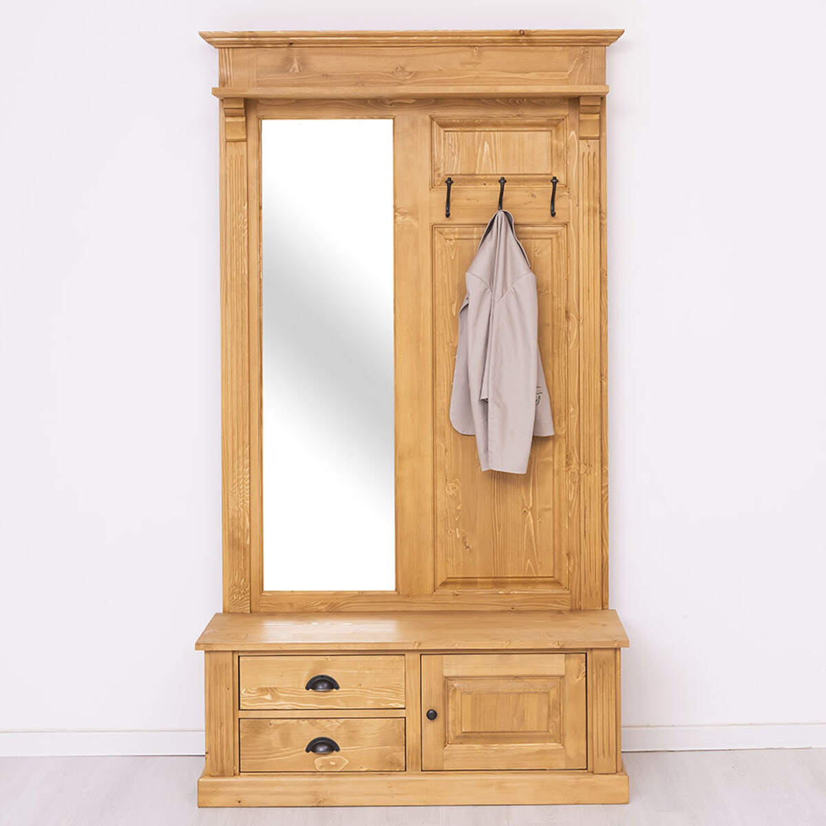 Große Landhaus Garderobe mit Spiegel gewachst