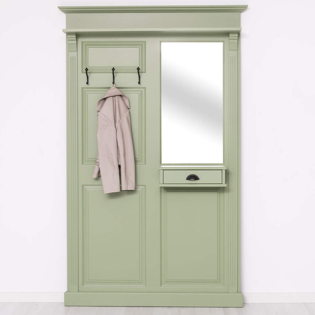 Garderobe mit Spiegel im Landhausstil blassgrün