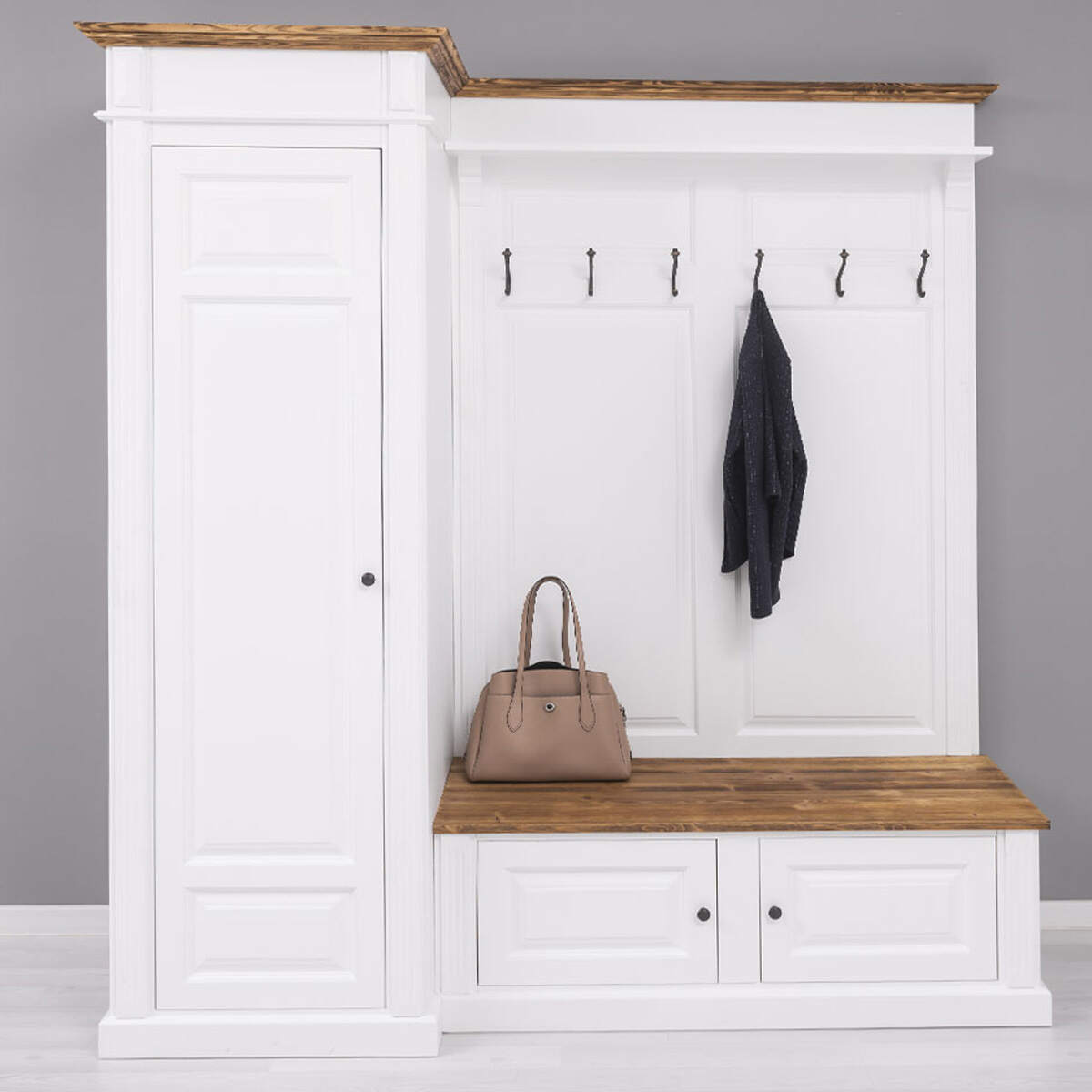Weiße Garderobe Massivholz mit viel Stauraum