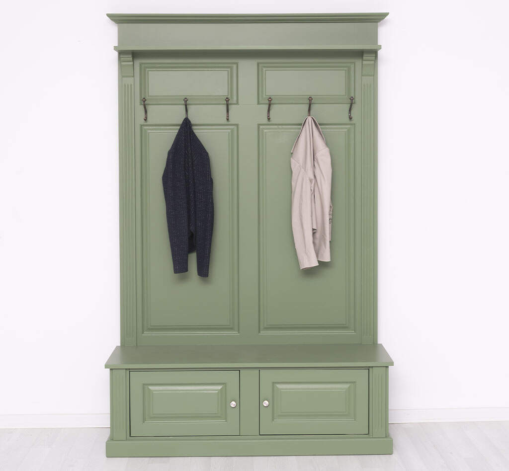 bunte Garderobe im Landhausstil resedagrün
