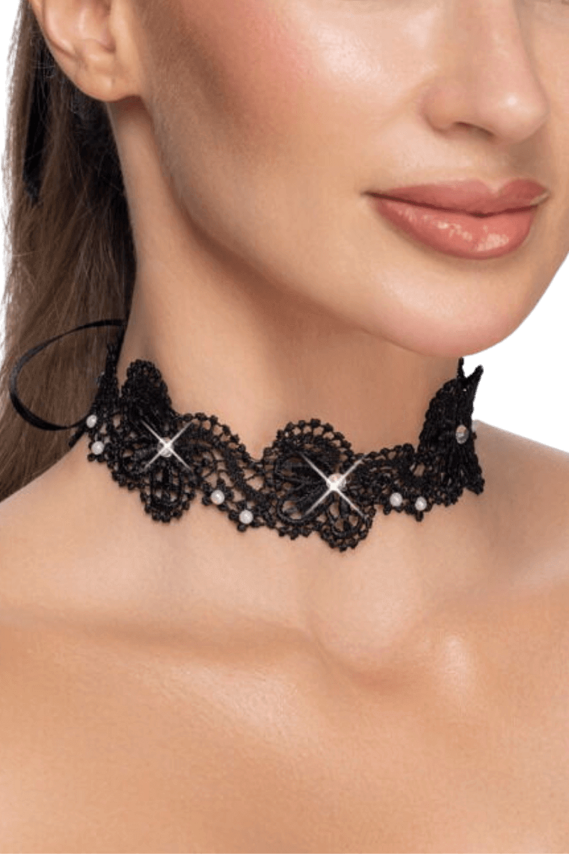 Halsband mit Perlen und Glitzersteinen