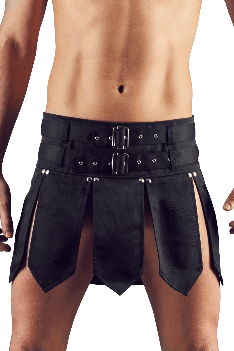 schwarzer Rock mit Gürteln