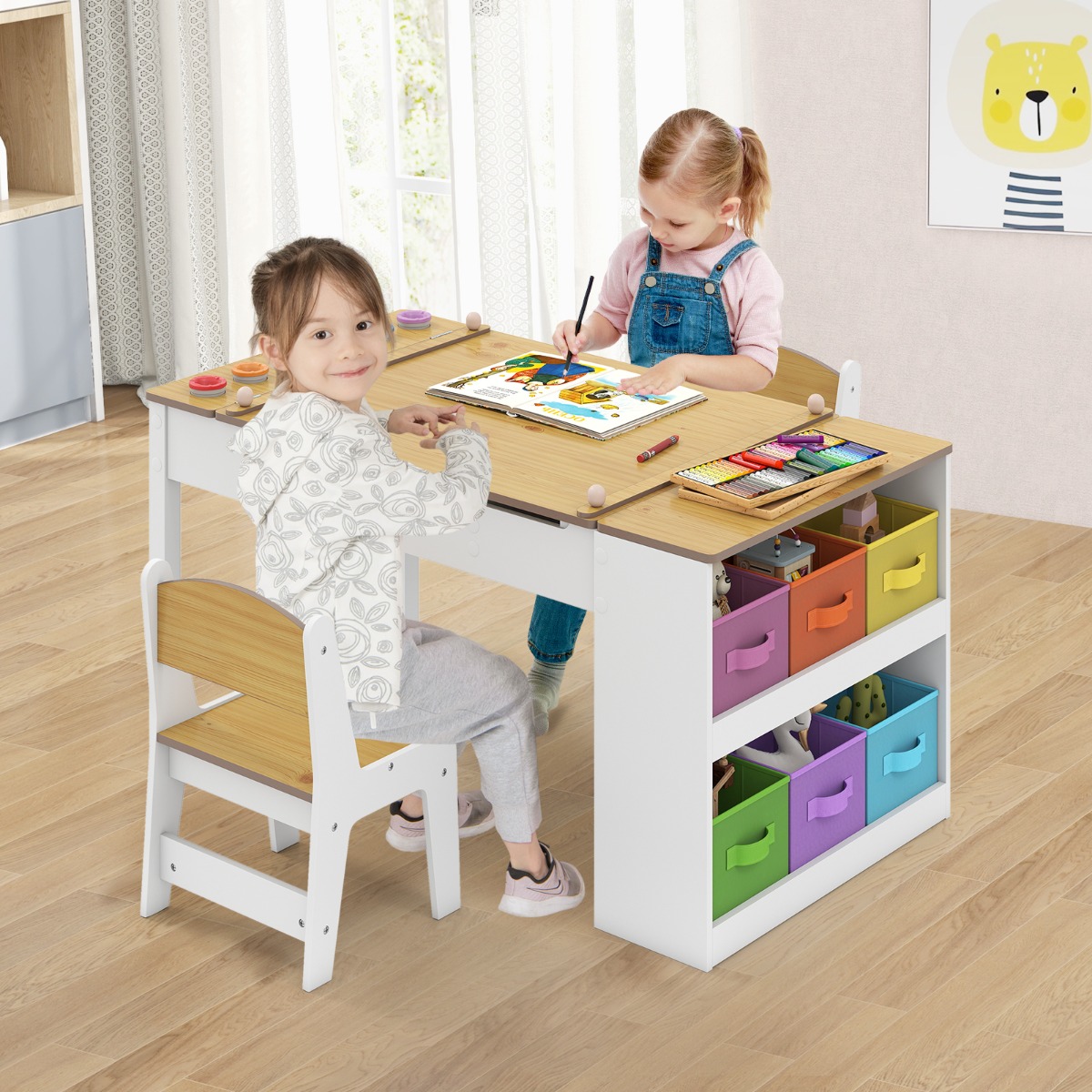 Kinderkunsttisch mit 2 Stuhl & Seitliche Offene Regal aus Holz mit Anhebbarer Tischplatte Natur