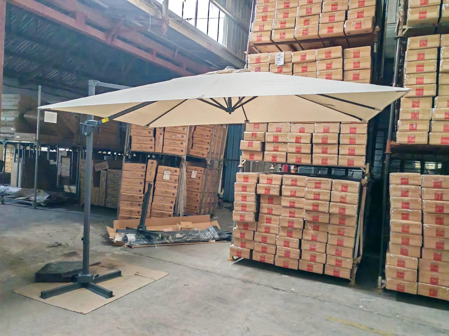 300 x 200 cm Rechteckiger Sonnenschirm Neigbarer Ampelschirm mit Kurbel Fußpedal & Kreuzsockel Beige