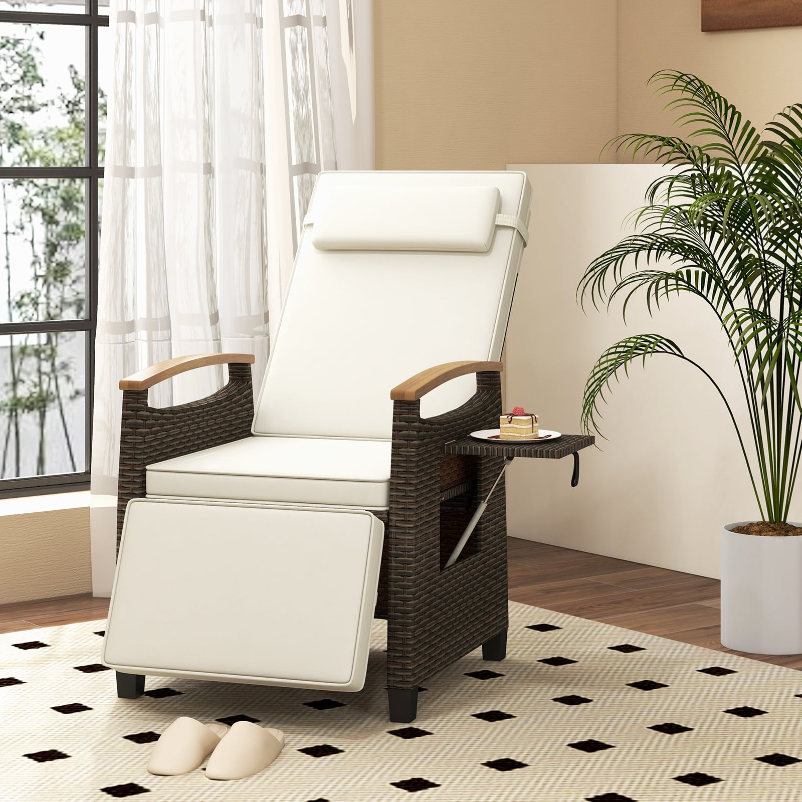 Relaxliege Rattan Liegesessel mit weichen Kissen Verstellbarer Rückenlehne und Fußstütze Liegestuhl Weiß