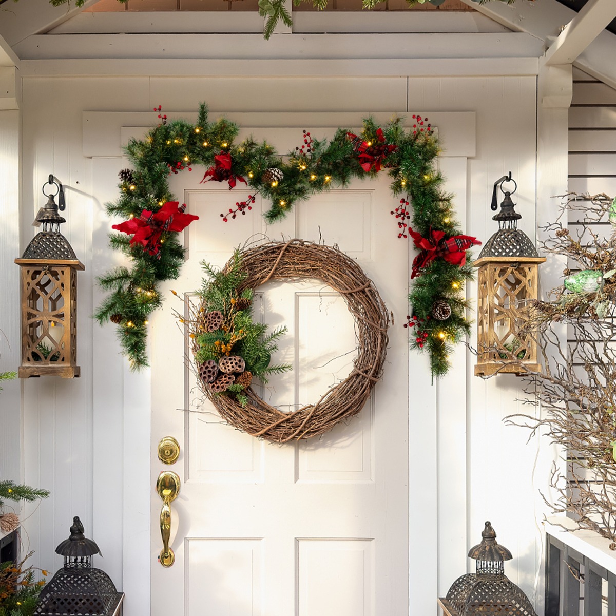 270 cm Künstliche Weihnachtsgirlande mit Beleuchtung & Tannenzapfen & Roten Blumen