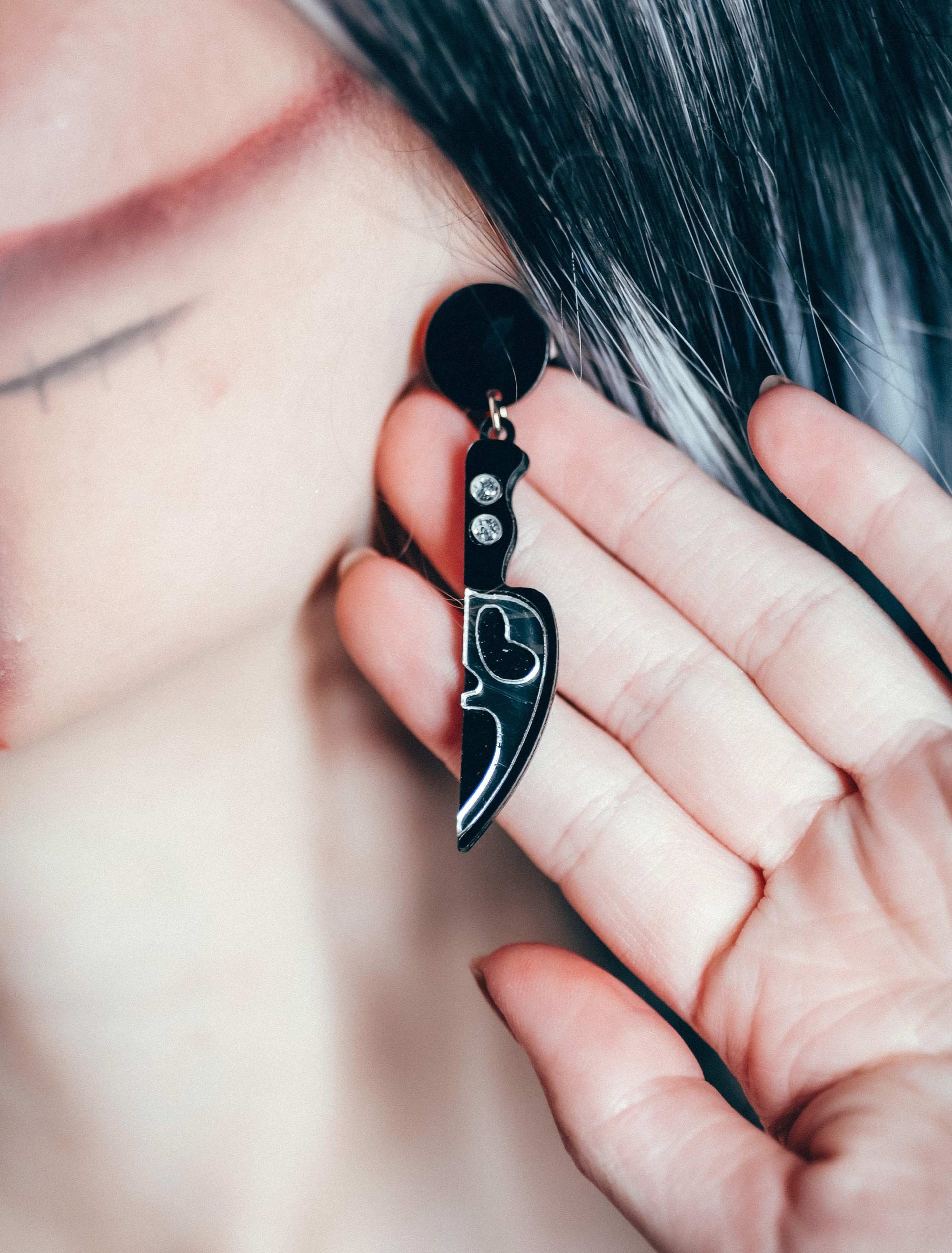 Kostümzubehör Ohrstecker Messer Maske Schrei schwarz/silber