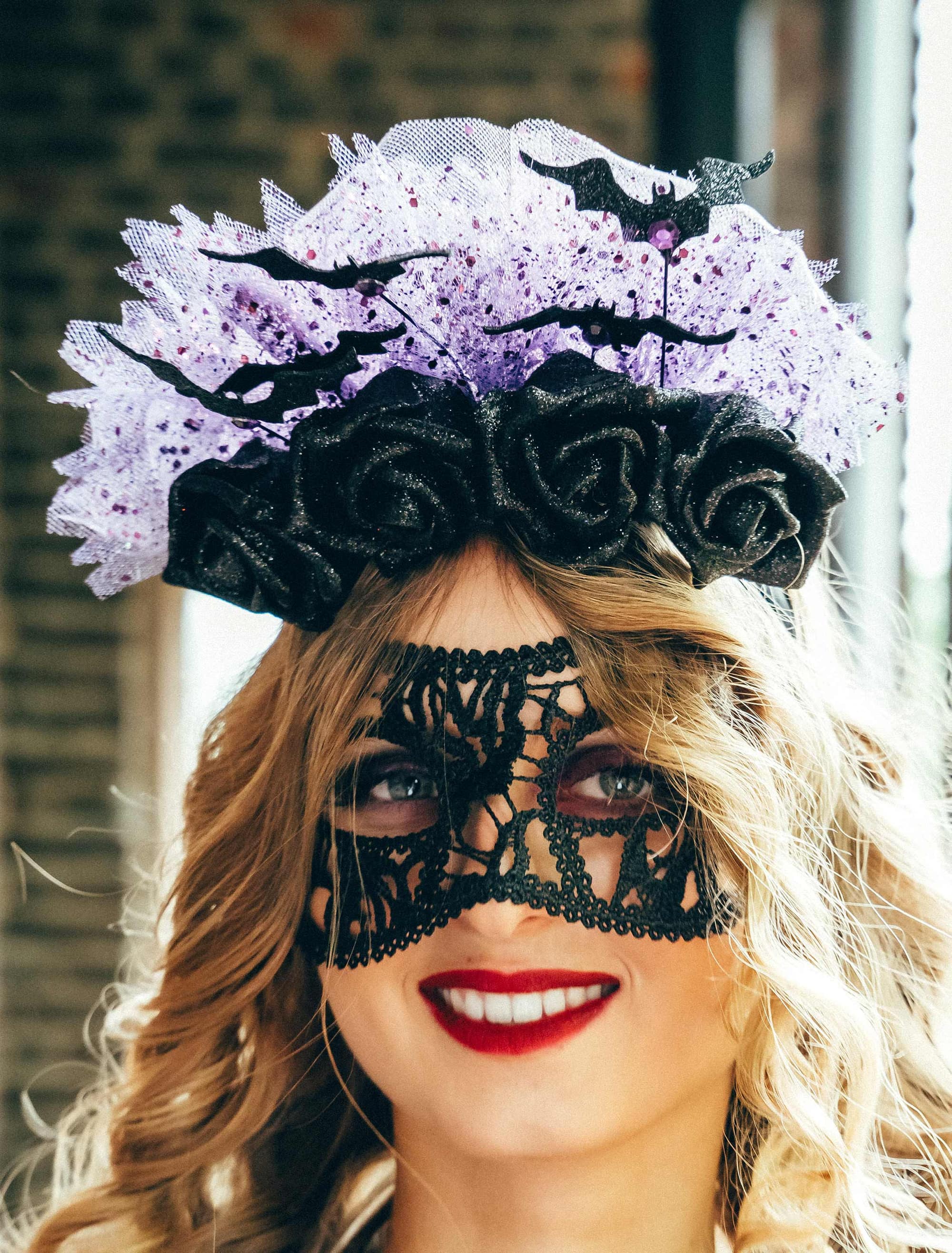 Kostümzubehör Haarreif Fledermaus mit Rosen und Tüll schwarz/lila
