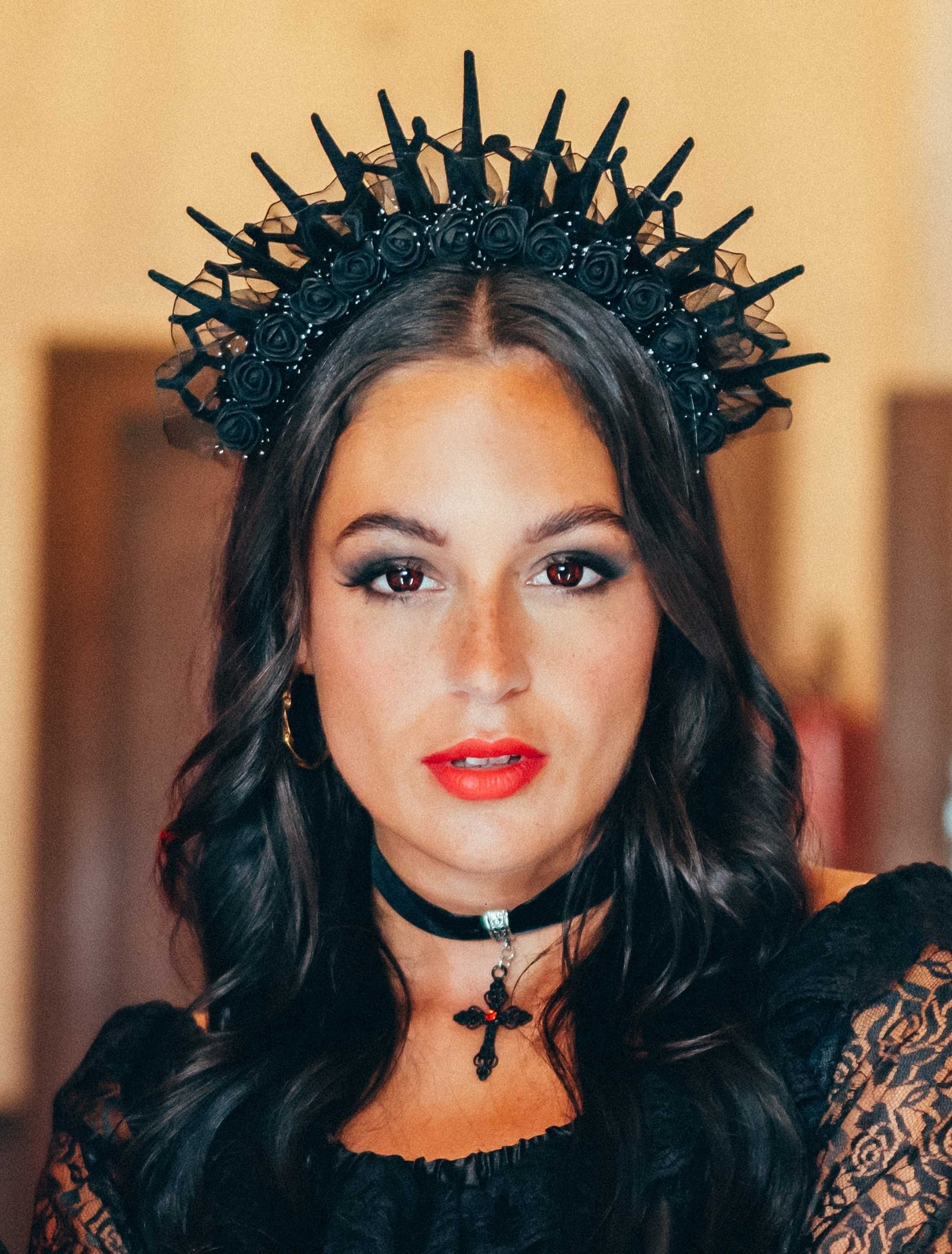Kostümzubehör Haarreif Gothic mit Tüll und Blumen schwarz