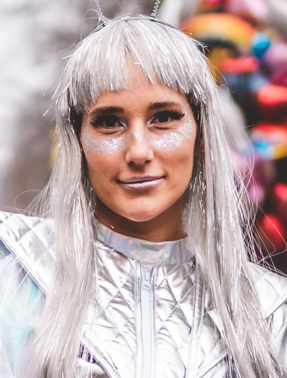 Kostümzubehör Perücke Space lang glatt Pony silber one size
