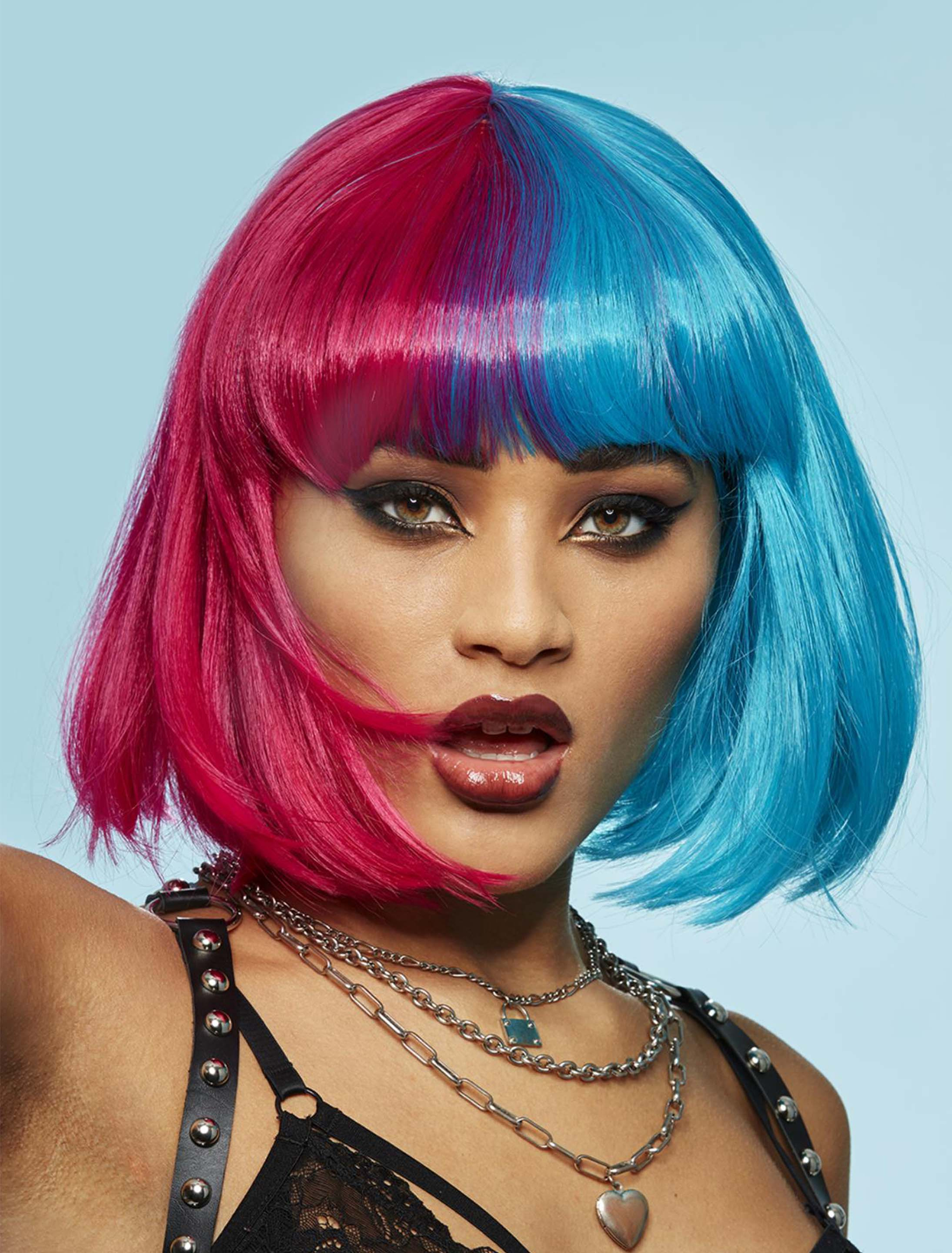 Kostümzubehör Perücke Bob mit Pony rot/blau