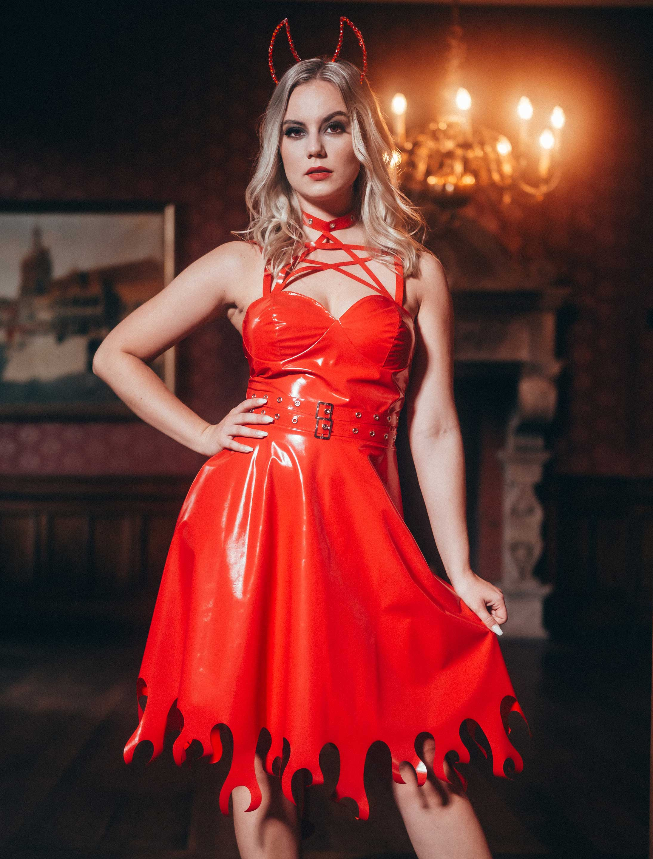 Kleid Teufelin Latex-Optik rot L/XL