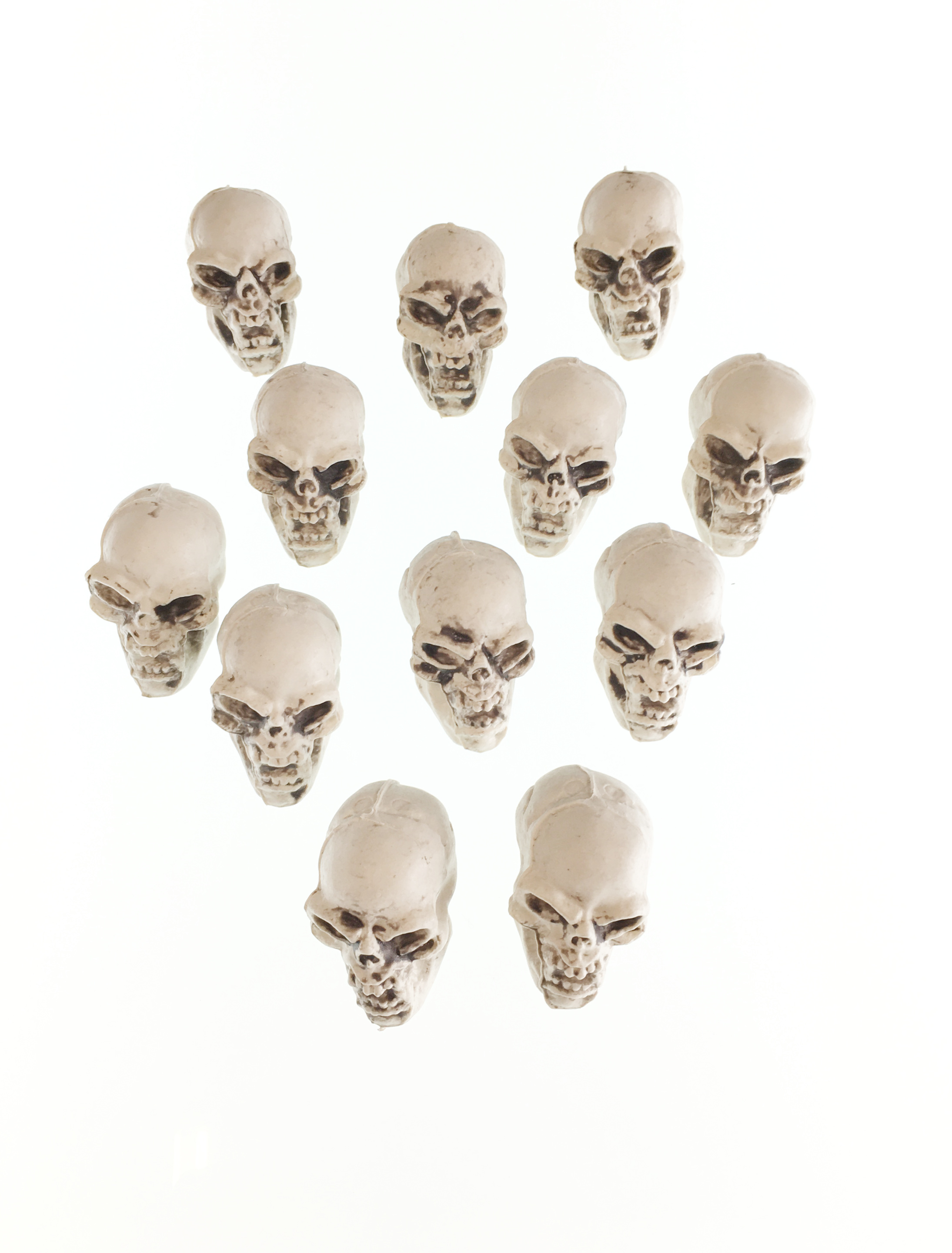 12 Mini Schädel im Beutel Farbe: weiß