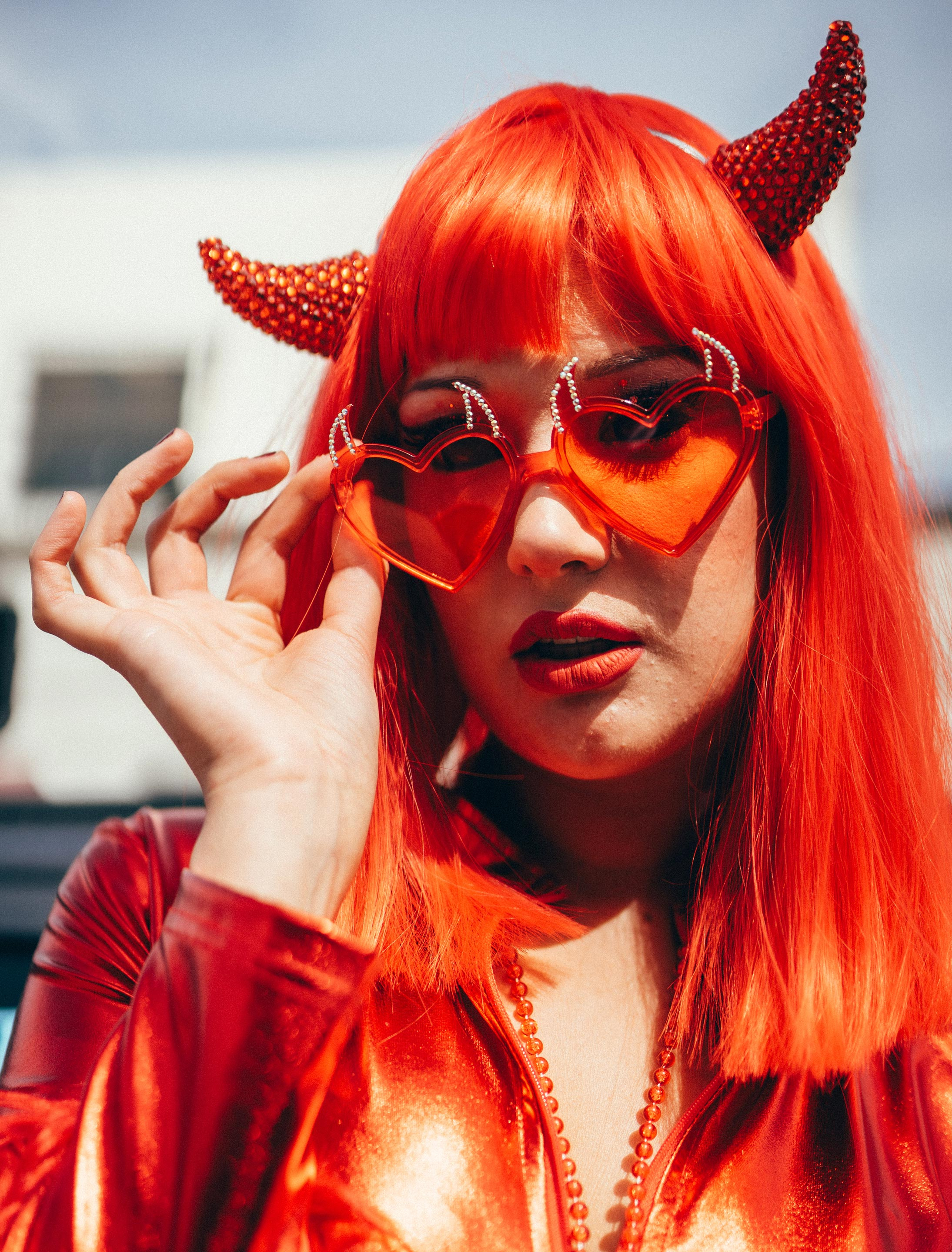 Kostümzubehör Brille Herz mit Hörnern rot