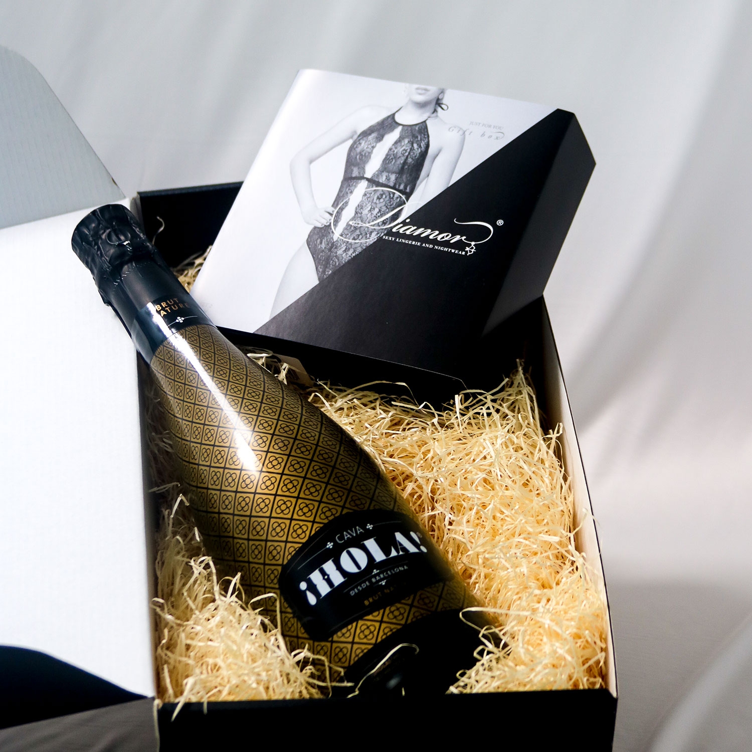 Escora Set-2: Geschenk der Sinne Just For You & Cava Hola! Schaumwein 0,75 l – Barcelona Brands