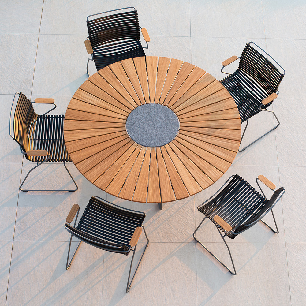 Houe Gartensitzgarnituren Set 5x Sessel Click Black mit Gartentisch Circle aus Bambus Ø150