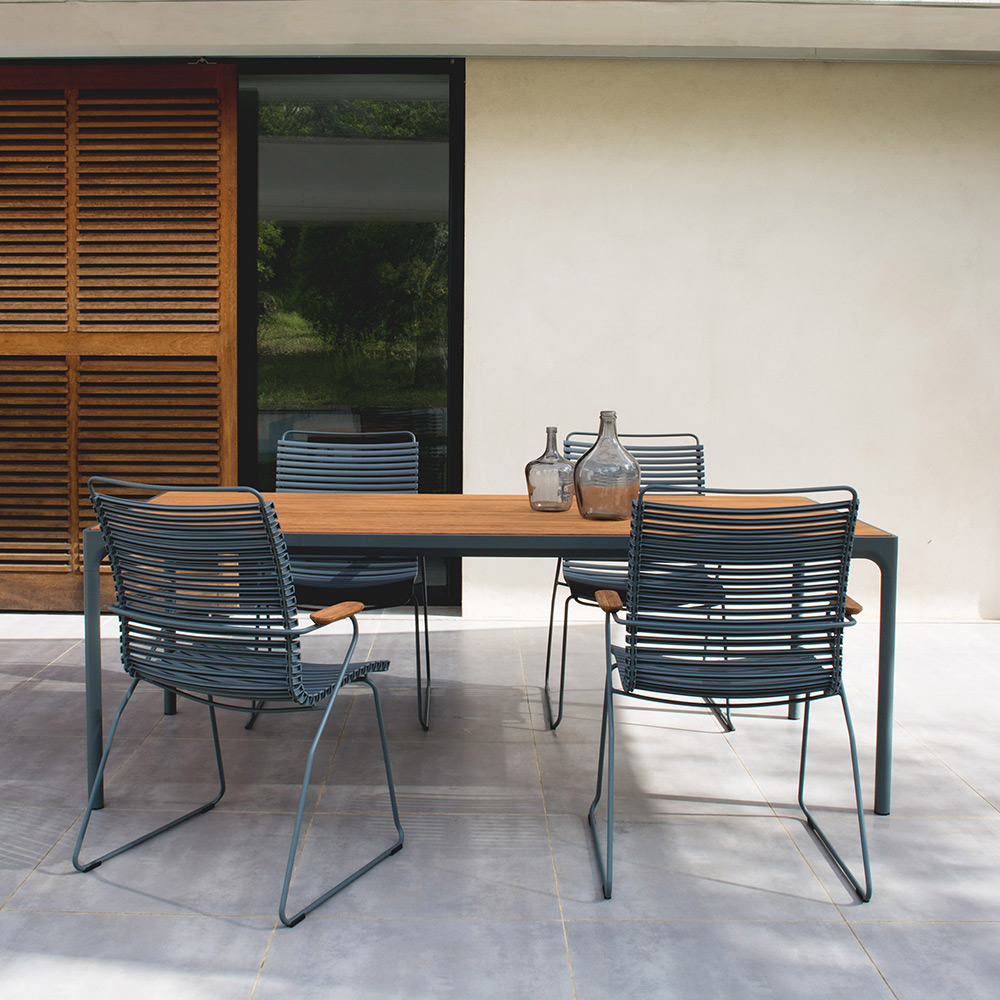 Houe Gartensitzgarnituren Set 4x Sessel Click mit hoher Dark grey mit FOUR Gartentisch aus Bambus Alu Dark grey 90x160 cm