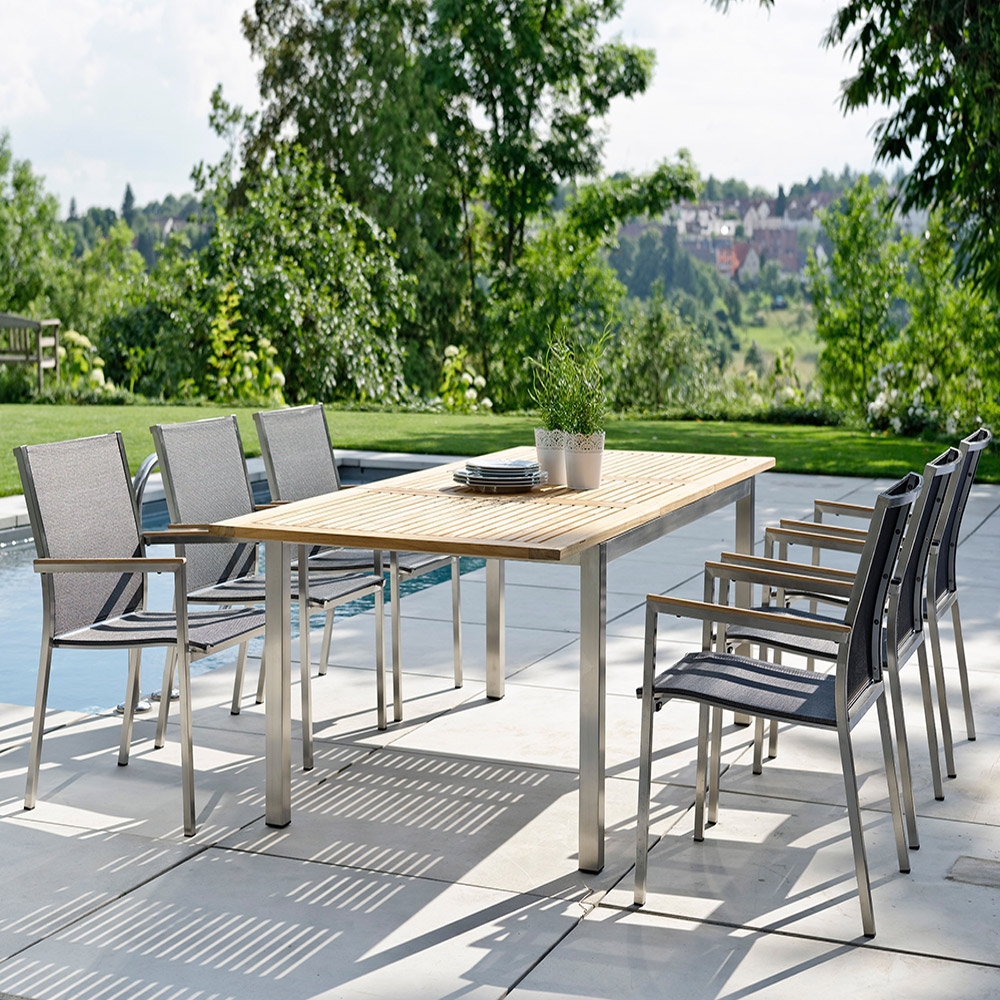6x Stern Stapelsessel Polaris Edelstahl mit Bezug Textilen silbergrau und Teakarmlehnen und Stern Ausziehtisch 162/220x90 cm Edelstahl mit Teakplatte FSC®-zertifiziert