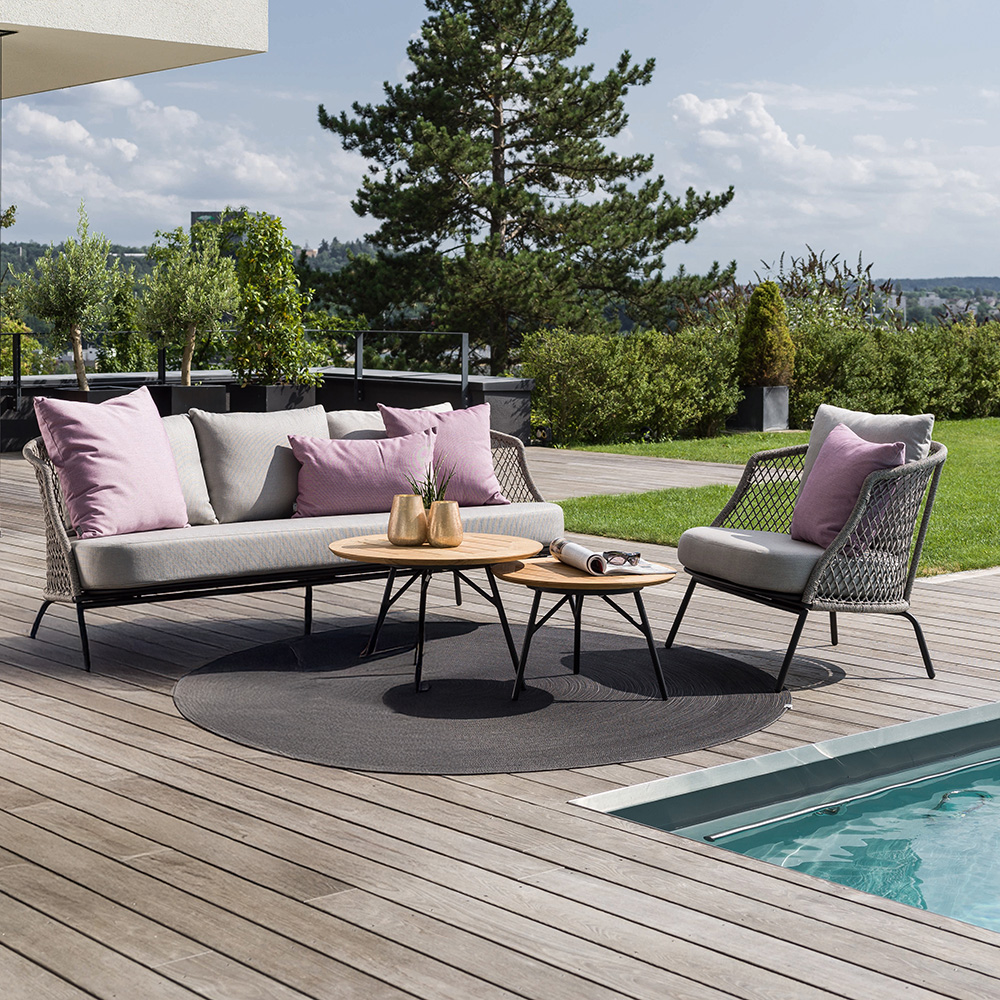 Stern Loungemöbel Set Odea 3-Sitzer und Loungesessel Alu schwarz matt Kissen cream mit 2x Beistelltisch Tischplatte Teak