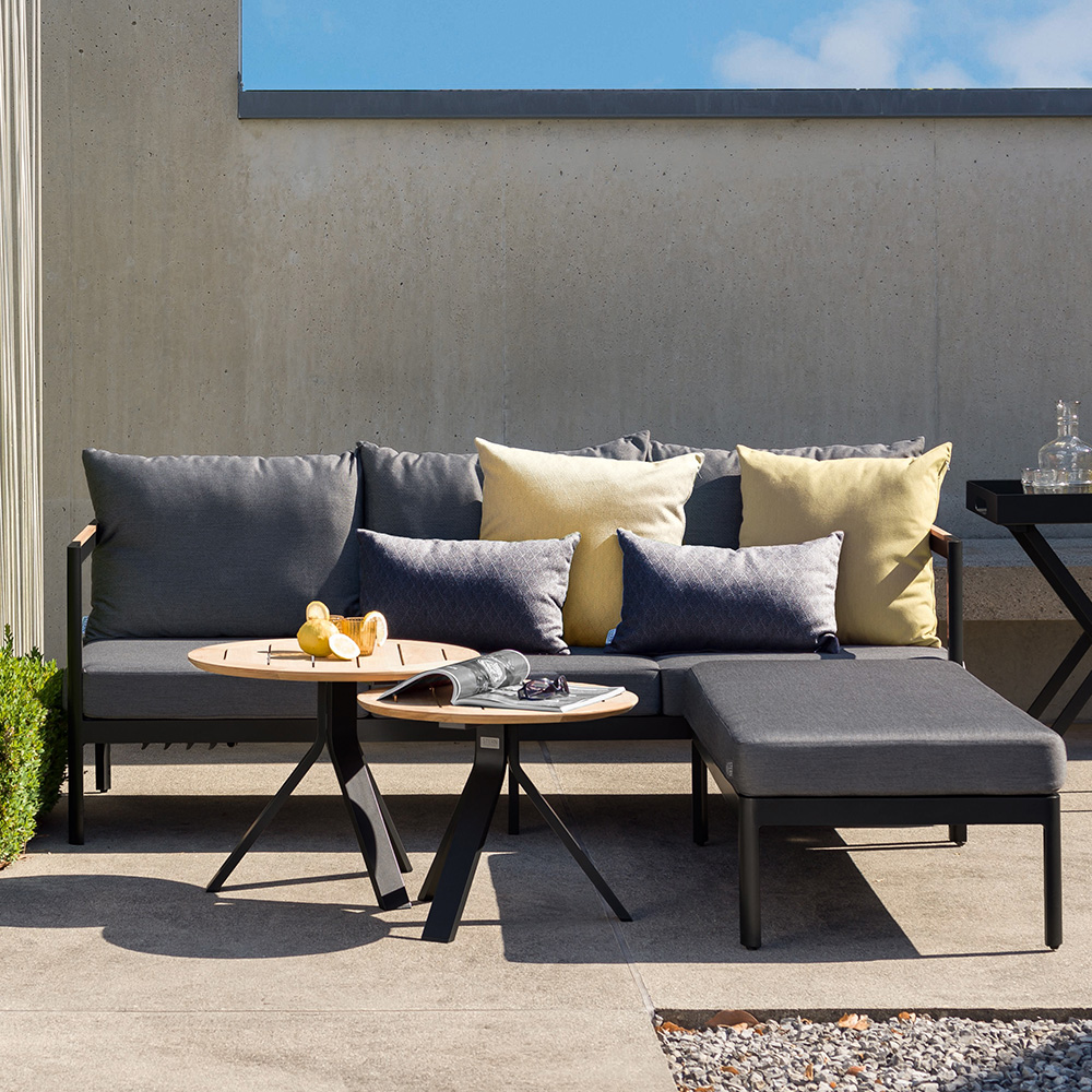 Stern Set Lounge-Sofa/Hocker Viggo Alum. schwarz matt Leinen grau Kissen seidenschwarz mit Beistelltisch