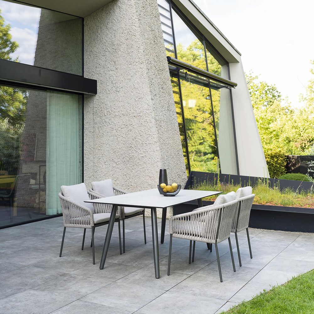 Stern Marla 4x Stapelsessel Alu anthrazit Kissen graubraun mit Interno Tisch 180x100cm Dekor Zement hell