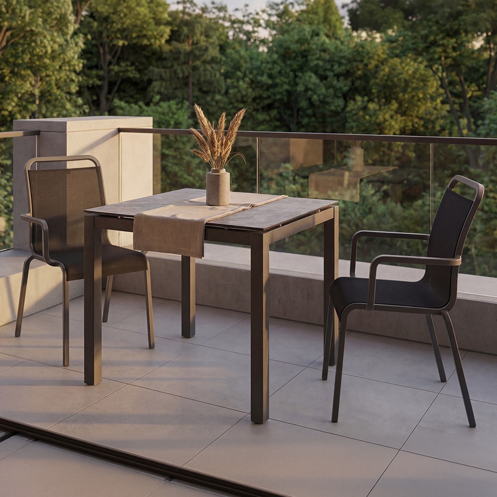 Sternn OSKAR Aluminium Set 3-teilig Oskar Aluminium graphit mit 2 Stapelsesseln und einem Tisch 80x80cm graphit mit Stone light