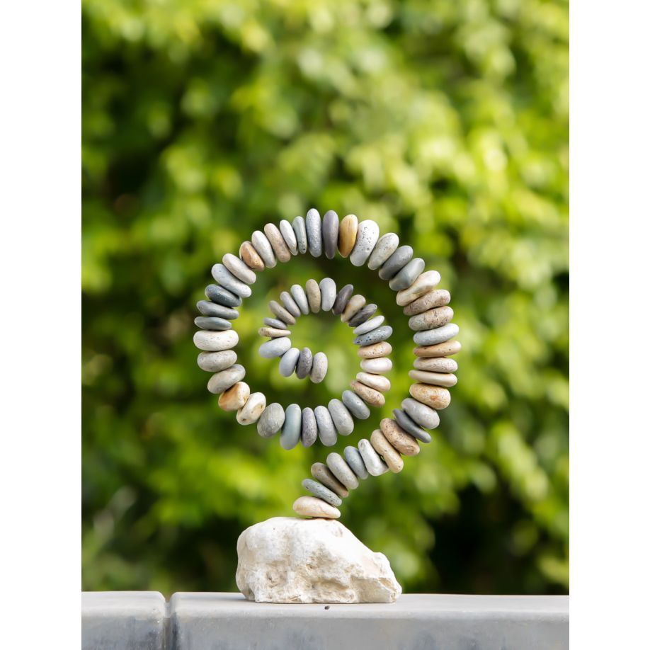 'Stein-Schnecke' auf Ständer, Beach Pebbles