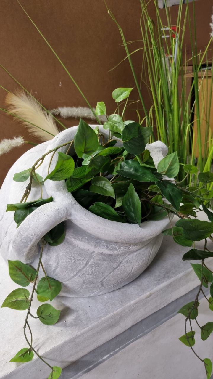 Pflanzgefäß 'Zerbrochener Krug', verschiedene Größen, antik grau