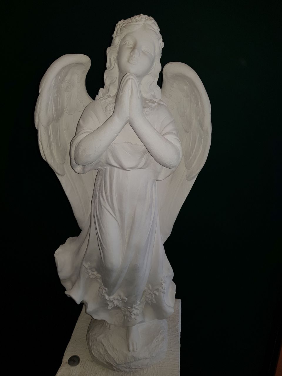 Gartenfigur Engel betend groß