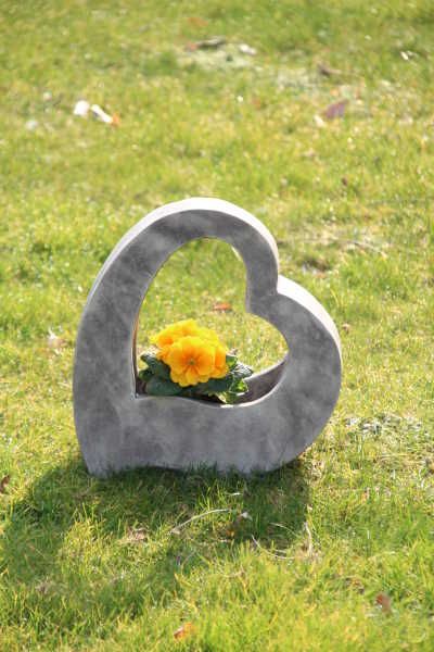 Gartenfigur Pflanzherz 'AMOR' klein, Steinguss antik - Original von Vidroflor