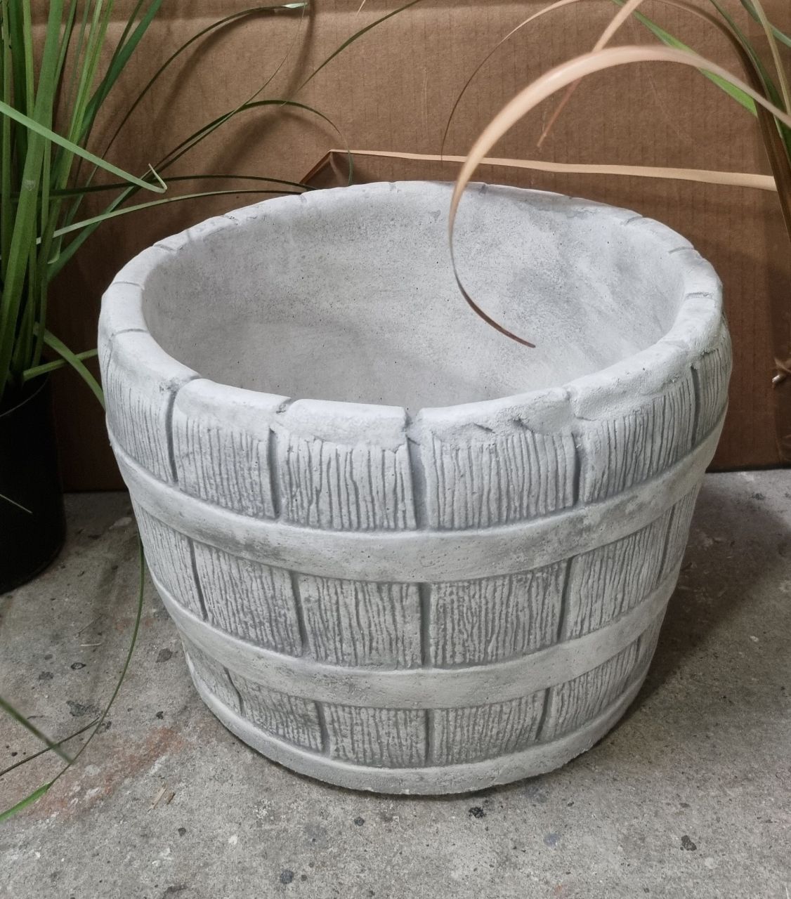 Pflanzgefäß 'Holzfass', verschiedene Größen, antik grau