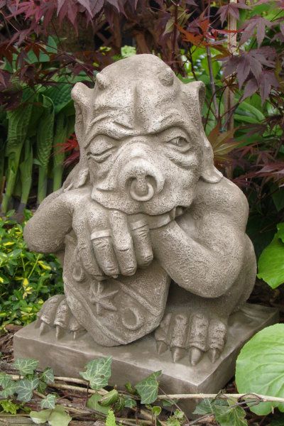 Gartenfigur 'SHIELD GARGOYLE' groß © by Fiona Scott, Steinguss - Original von...