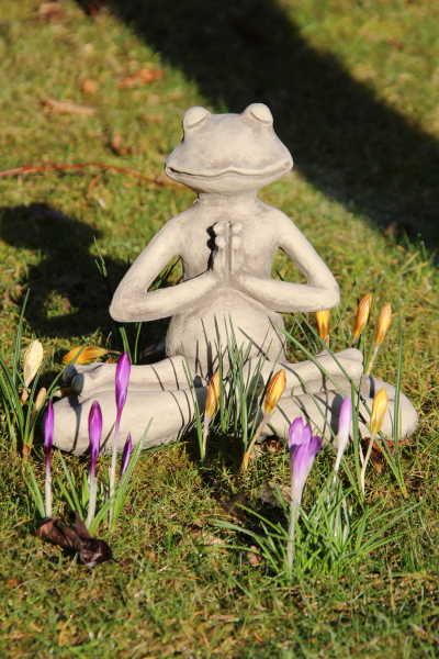 Gartenfigur YOGA-FROSCH 'Der Lotus', Steinguss - Original von Vidroflor
