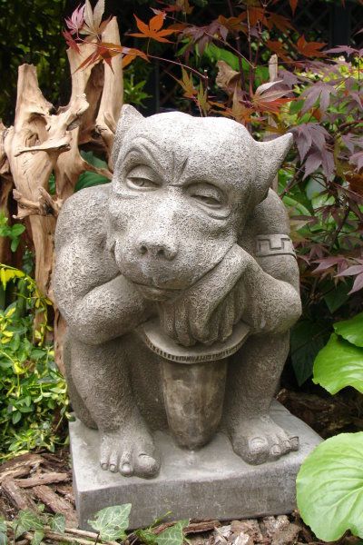 Gartenfigur 'SWORD GARGOYLE' groß © by Fiona Scott, Steinguss - Original von ...