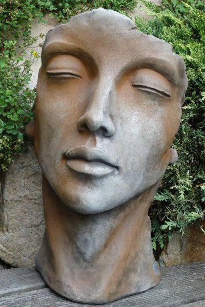 Gartenfigur Gesicht 'FRAU', Steinguss, Rosteffekt, klein - Original von Vidro...
