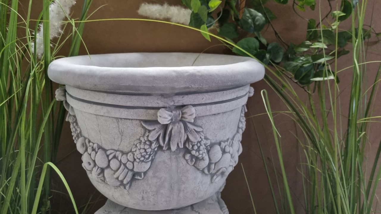 Pflanzgefäß, Blumentopf 'Obst', antik grau