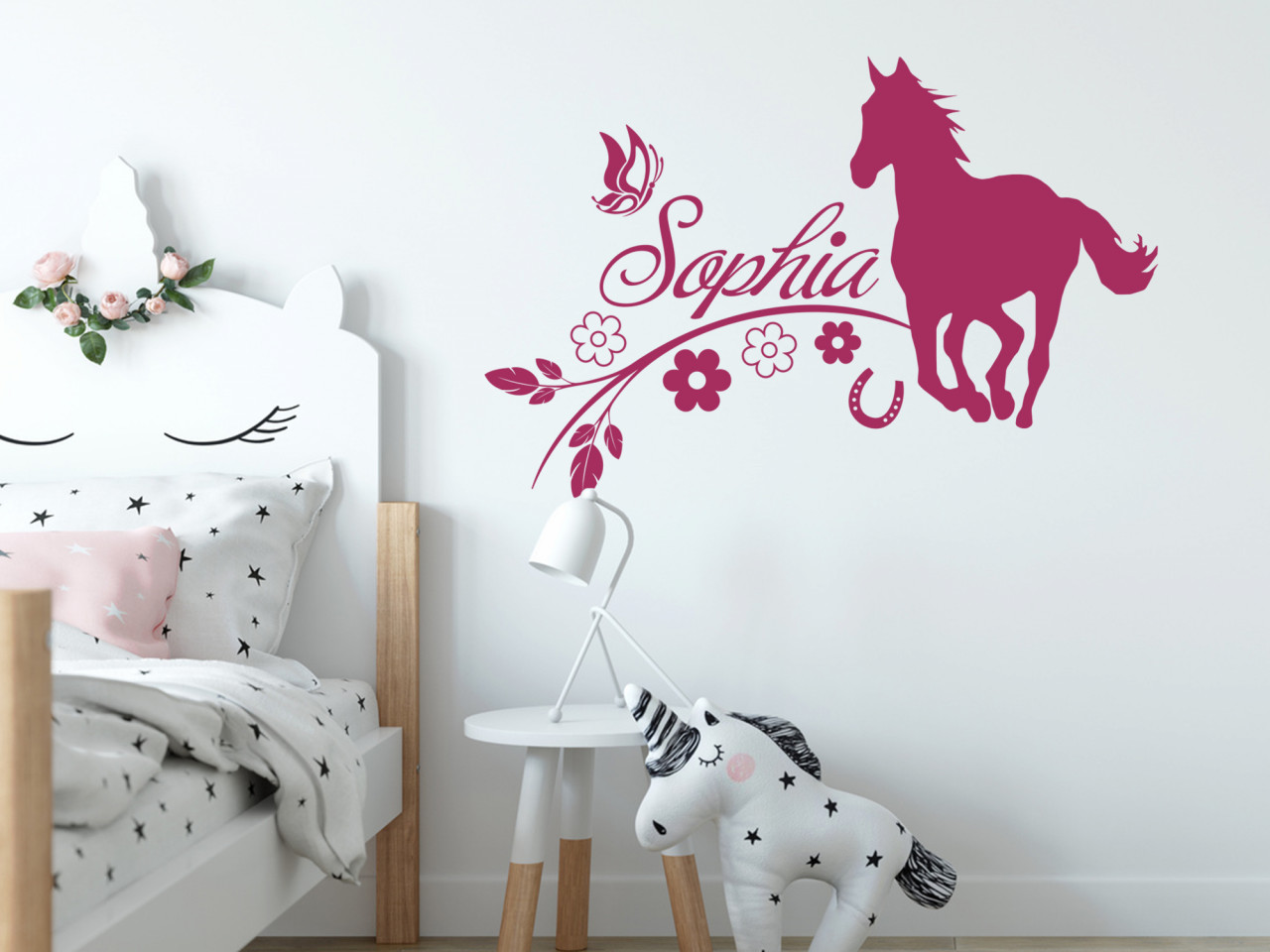 Wandtattoo für Mädchenzimmer Wunschname Schmetterling Pferd