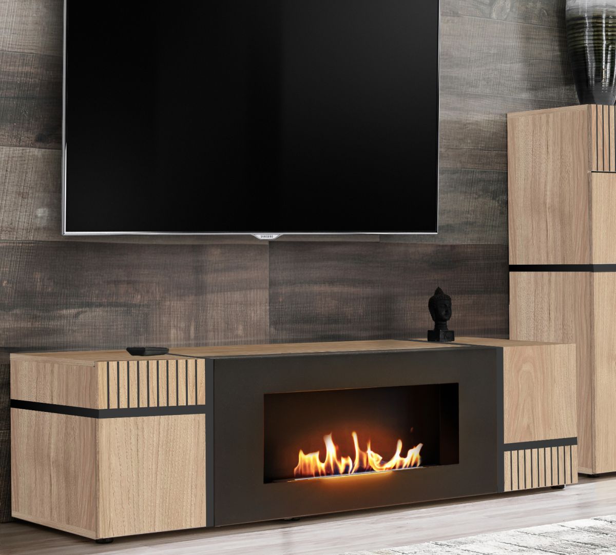 TV-Lowboard Lovely in Hickory Eiche und schwarz mit Kamin 150 cm