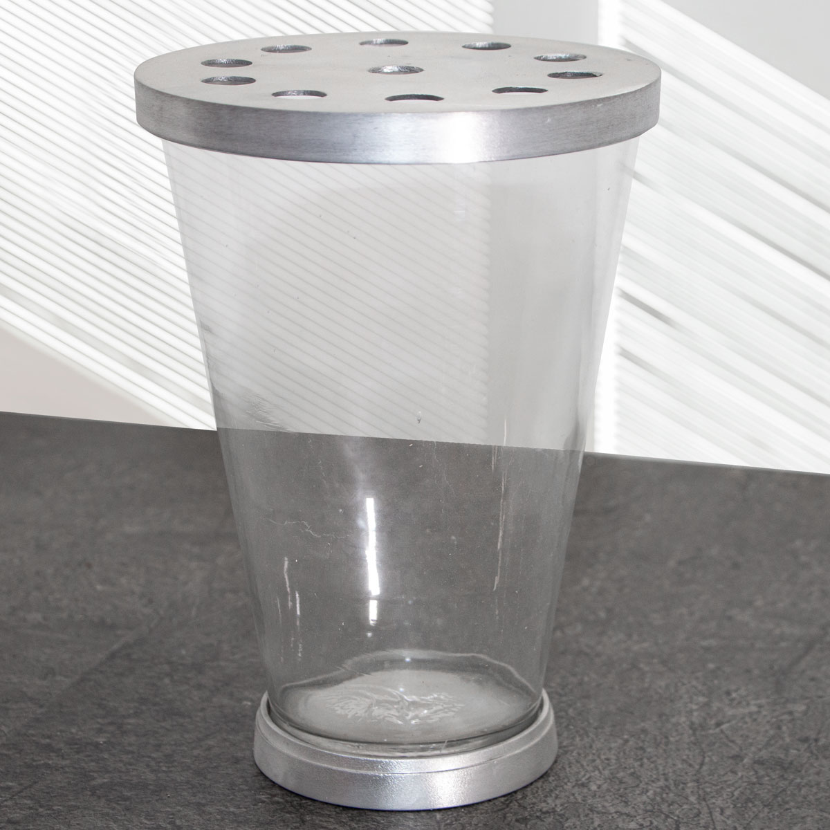 Blumenvase. Aufbewahrung, Alu, Glas, Deckel