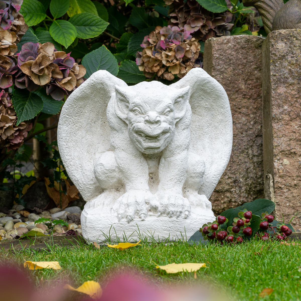 Gargoyle groß | Steinguss, weiß | H 28 cm x T 18 cm