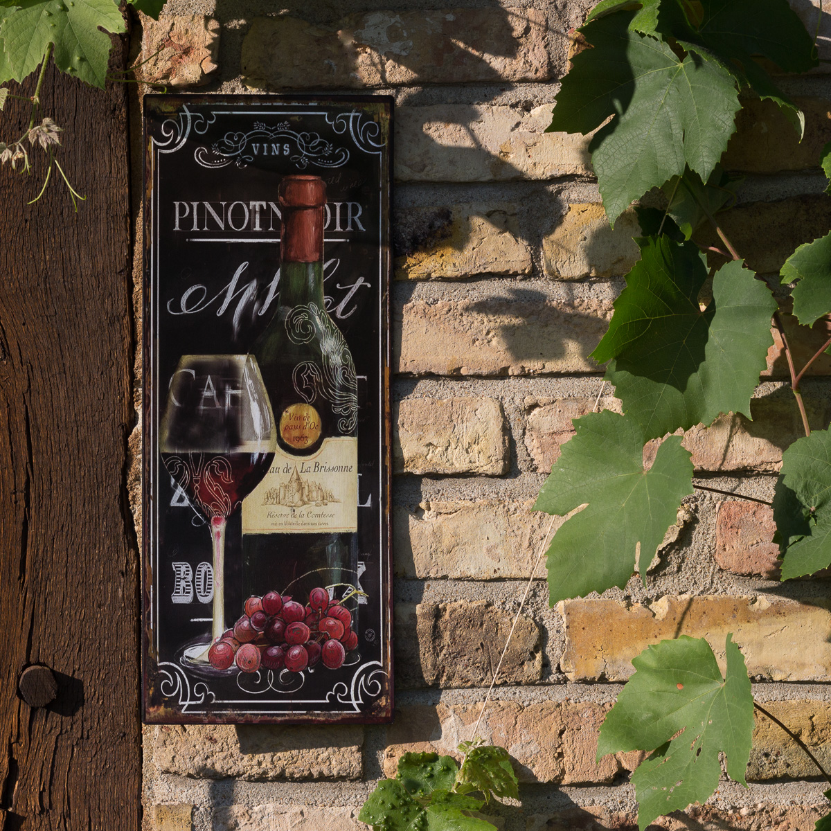 Blechschild mit Weinglas und Weinflasche, Gastronomie Dekoration, Weinlokal Bild